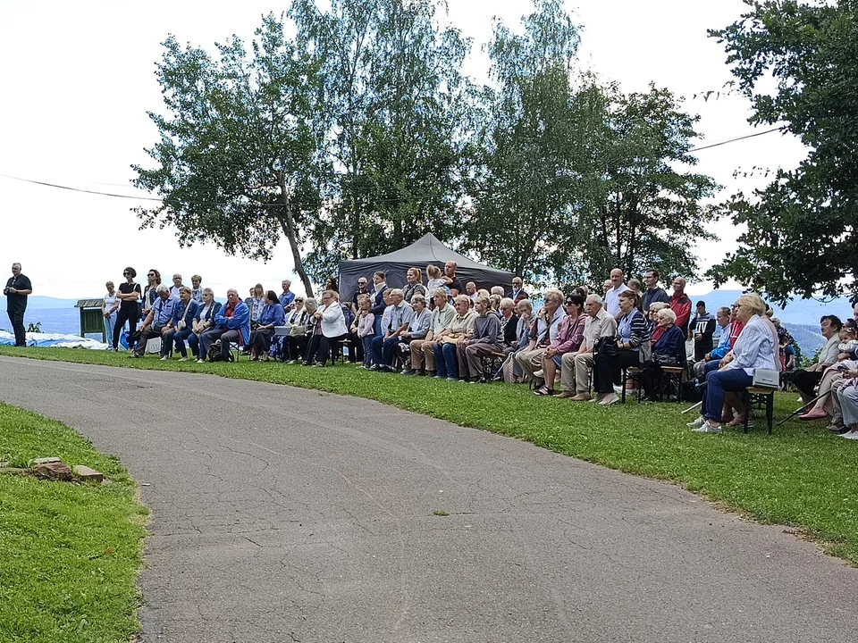 Niedzielne uroczystości odpustowe i piknik na Górze Świętej Anny w Nowej Rudzie [galeria]