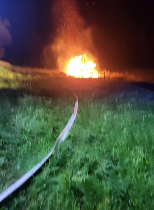 Trzebieszowice. Nocny pożar. Strażacy ruszyli na pomoc