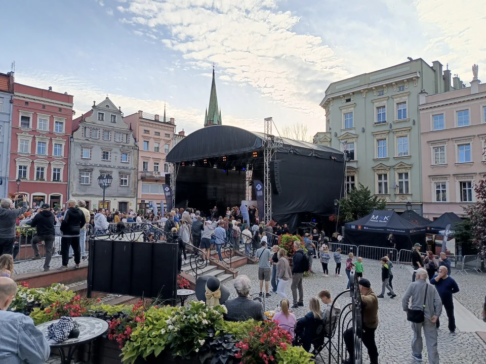 Nowa Ruda. Rozpoczął się Festiwal Góry Literatury. Tłumy na koncercie Vito Bambino