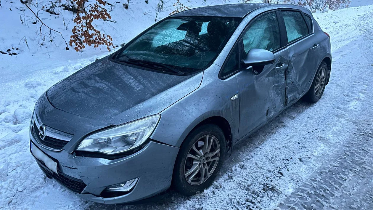 Porzucił auto i uciekł z miejsca zdarzenia, zostawiając matkę z dzieckiem bez pomocy [galeria]