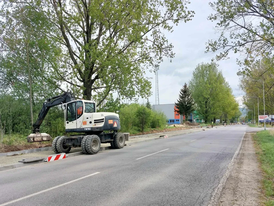 Kłodzko. Nowa ścieżka pieszo-rowerowa ma być gotowa do czerwca [zdjęcia]