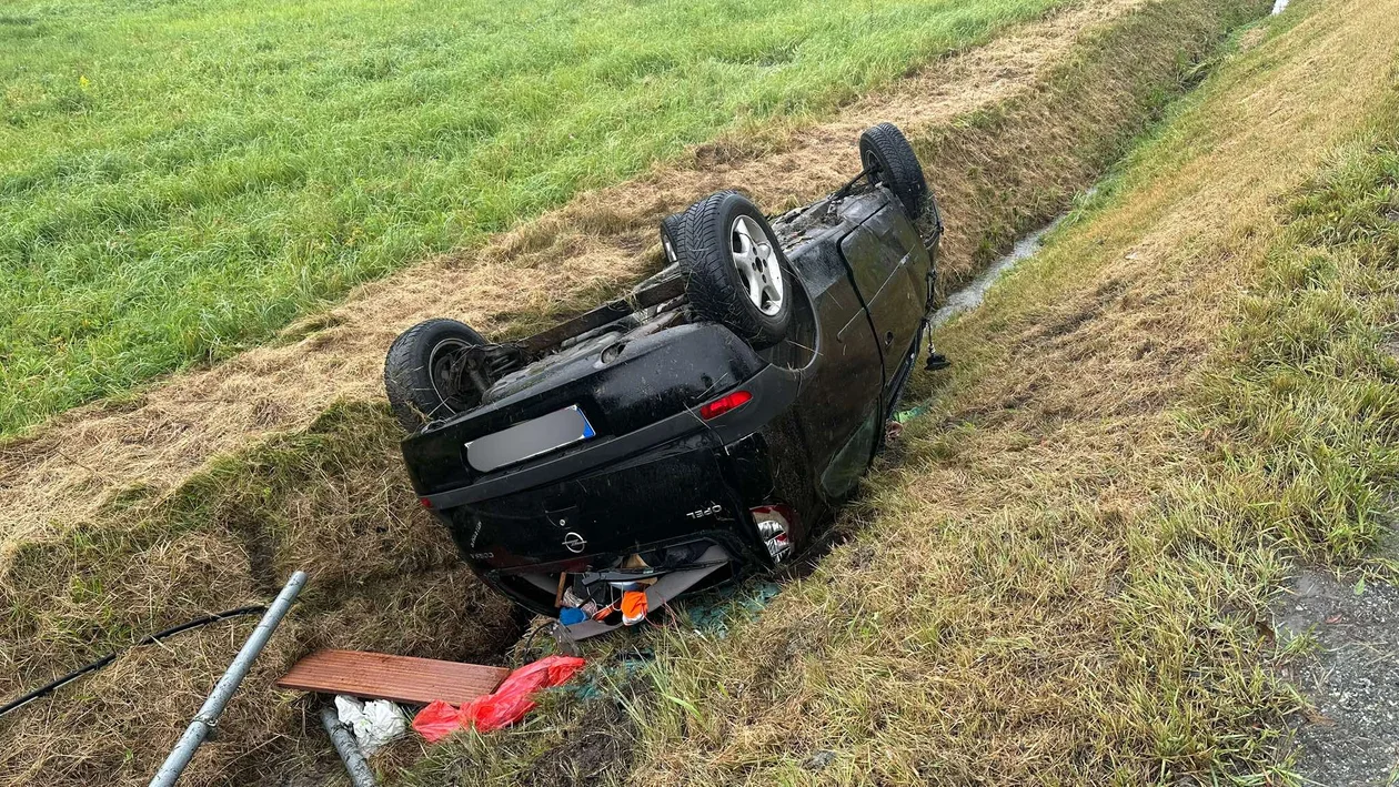 Boguszyn. Kierowca opla wpadł w poślizg [zdjęcia]