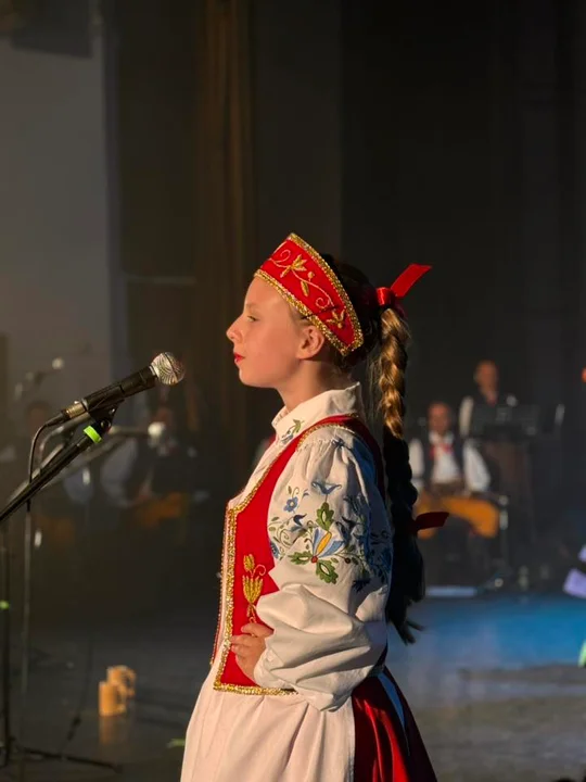 MOK Nowa Ruda. Występ Zespołu Pieśni i Tańca „Nowa Ruda” zachwycił publiczność [galeria]