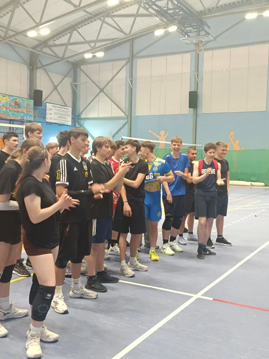 Sportowe emocje podczas Turnieju Siatkówki Młodzieżowej Rady Powiatu Ząbkowickiego