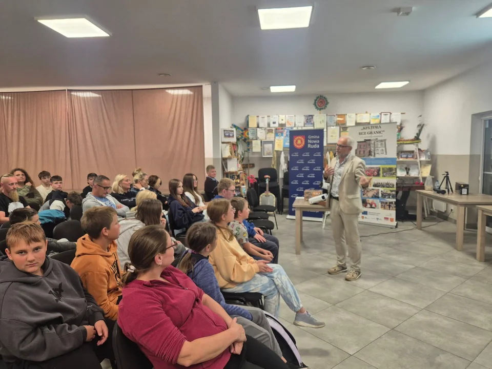Jugów. Drugie warsztaty astronomiczne w Gminnym „Klubie Seniora” [galeria]