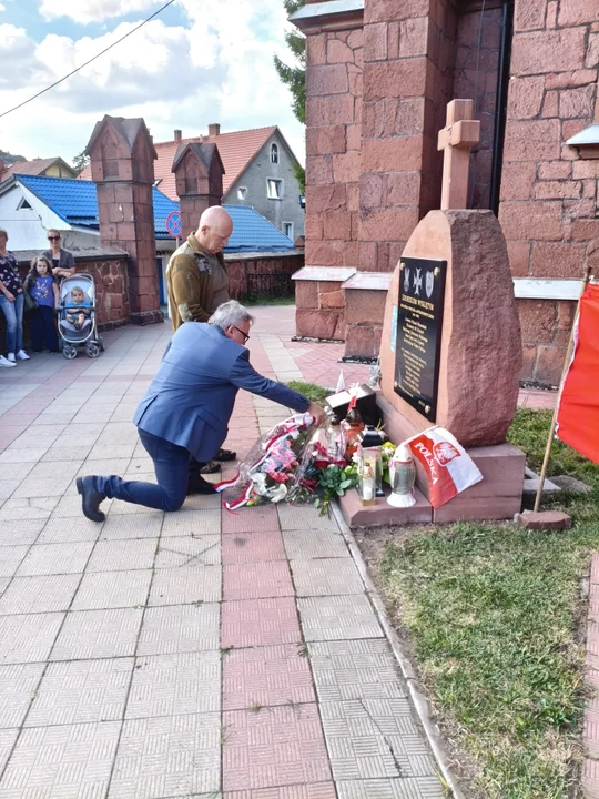 Nowa Ruda. Uczczenie 86. rocznicy wybuchu II wojny światowej w Słupcu z udziałem senatora Aleksandra Szweda [galeria]
