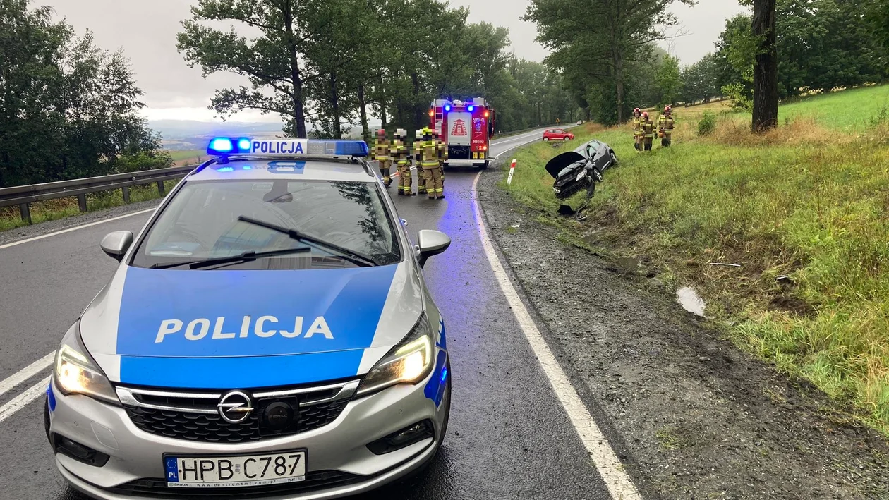 Podzamek. Poniedziałek na naszych drogach również rozpoczął się niebezpiecznie