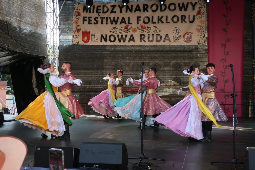 Nowa Ruda. Rozpoczął się Międzynarodowy Festiwal Folkloru [galeria]