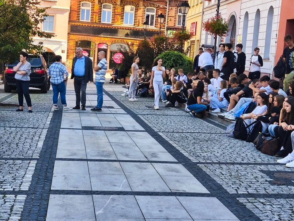 Nowa Ruda. Narodowe czytanie - Jan Kochanowski na Rynku [galeria]