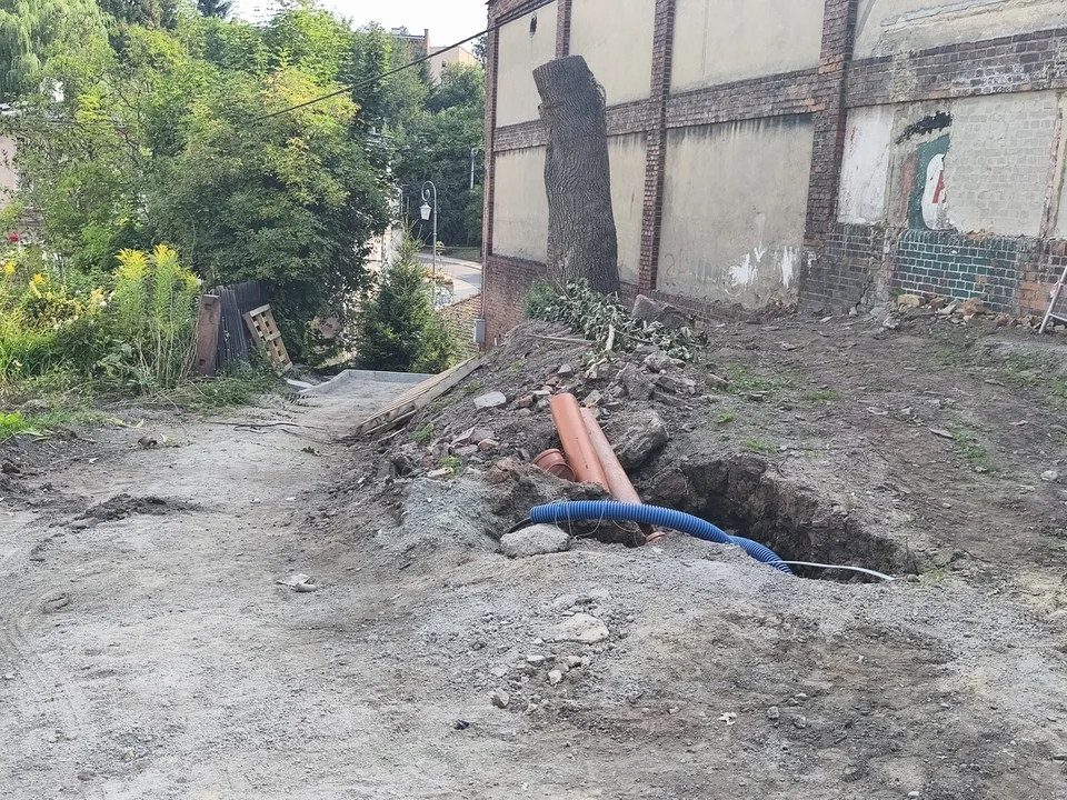 Nowa Ruda. Trwają prace przy budowie nowoczesnych przestrzeni rekreacyjnych [galeria]