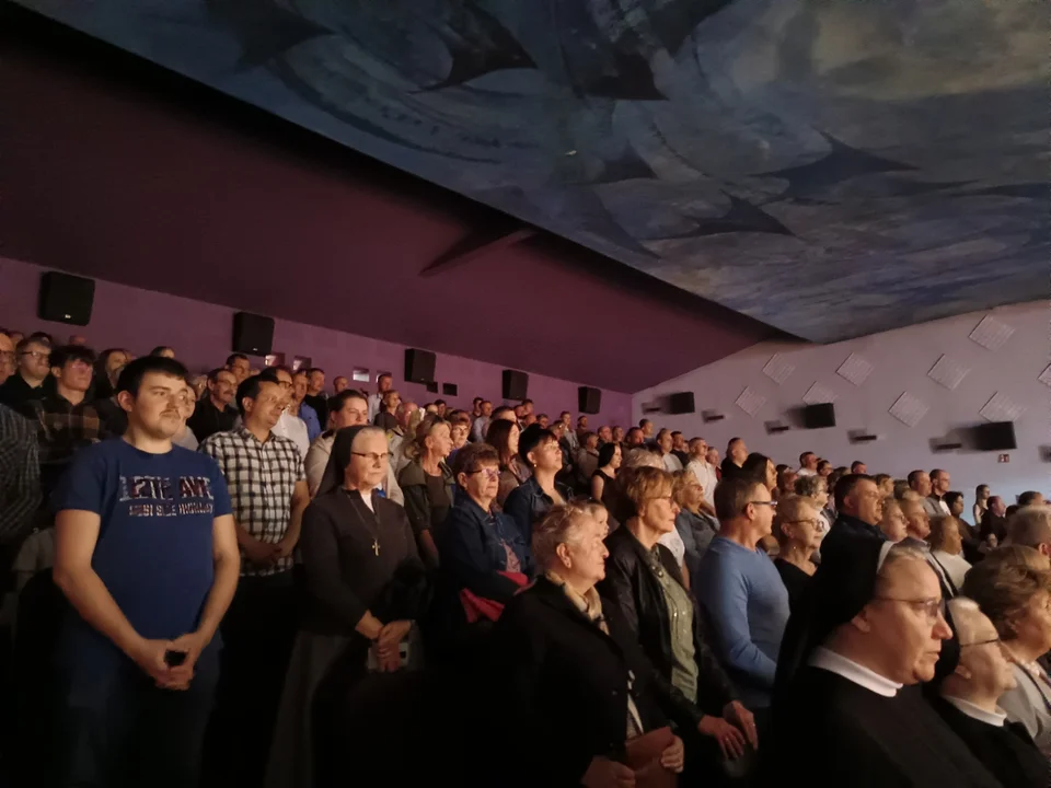 Koncert ZPiT Nowa Ruda i Noworudzkiej Orkiestry Górniczej z okazji 20-lecia przystąpienia Polski do UE [galeria]