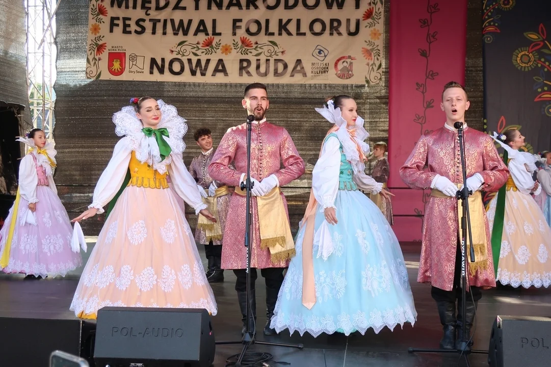 Nowa Ruda. Rozpoczął się Międzynarodowy Festiwal Folkloru [galeria]