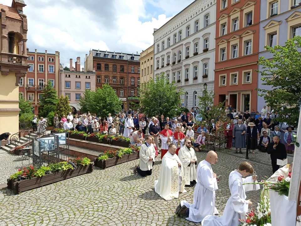 Boże Ciało w Nowej Rudzie. Ulicami przeszła uroczysta procesja [galeria]