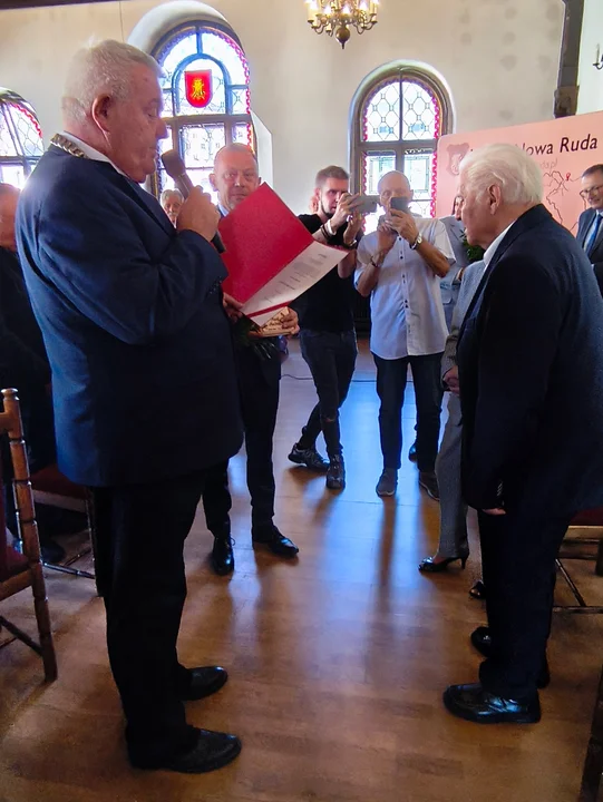 Lekarze z sercem uhonorowani w Nowej Rudzie! Wzruszająca uroczystość w ratuszu [zdęcia]