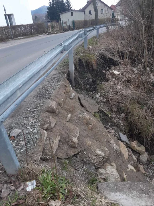 Jugów. Starostwo Powiatowe za ponad 50 tys. zł odbuduje odcinek muru oporowego na Potoku Jugowskim