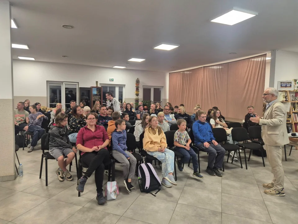 Jugów. Drugie warsztaty astronomiczne w Gminnym „Klubie Seniora” [galeria]