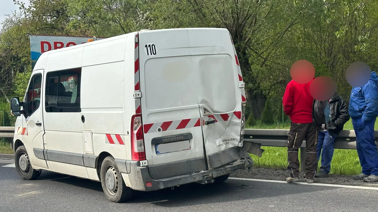 Gmina Kłodzko. Kolizja trzech aut w Jaszkówce [zdjęcia]