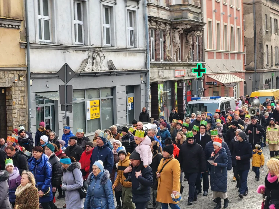 Orszak Trzech Króli przeszedł ulicami Ząbkowic Śląskich i Barda GALERIA FOTO - Zdjęcie główne