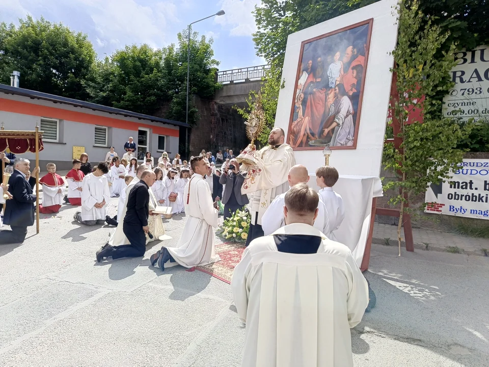 Boże Ciało w Nowej Rudzie. Ulicami przeszła uroczysta procesja [galeria]