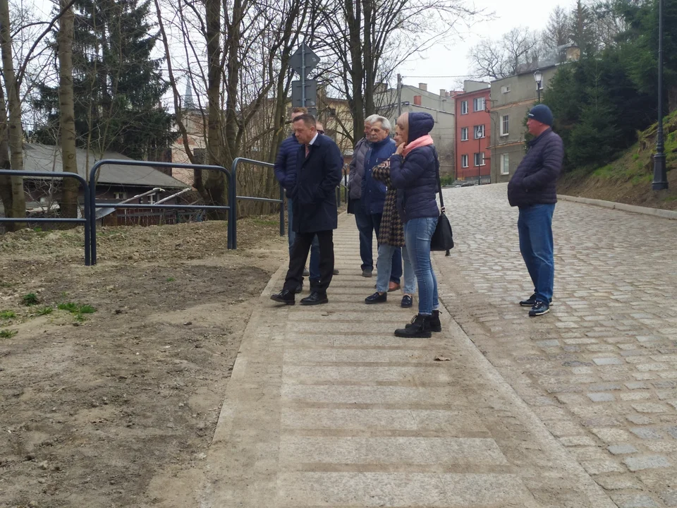 Nowa Ruda. Zakończono remont ulic Kościelnej i Martwej. Zmiana organizacji ruchu nie wszystkim się podoba [zdjęcia]