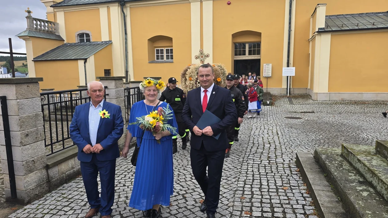 Senator Aleksander Szwed na dożynkach wiejskich w Wambierzycach [zdjęcia]