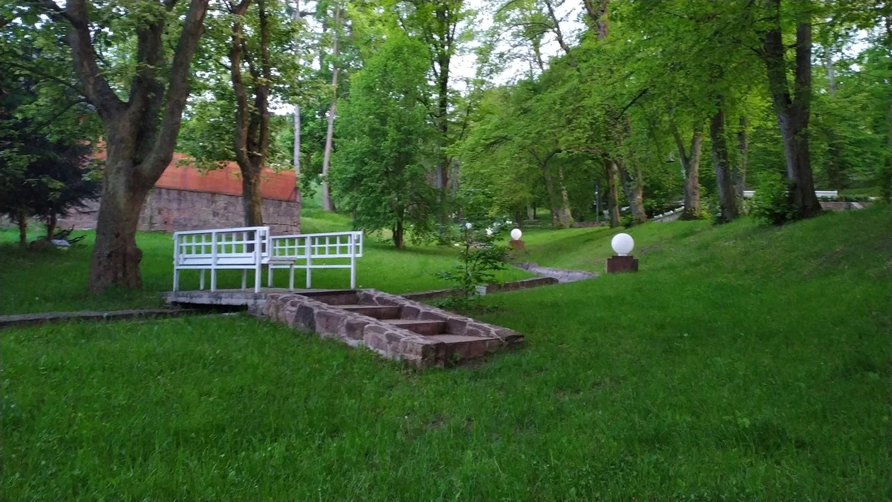 Nowa Ruda. Park imienia Heleny i Władysława Grzegorczyków pod znakiem zapytania