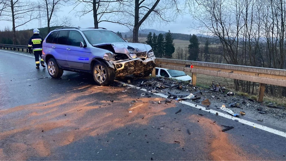 Podzamek. Dwie osoby trafiły do szpitala - Zdjęcie główne