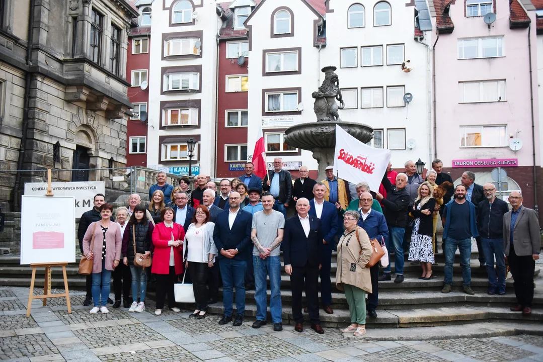 Kłodzko. Uczcili brutalnie stłumiony protest sprzed 41 lat - Zdjęcie główne