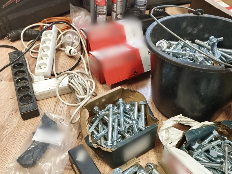 „To tylko stare graty” - myśleli. Kilka dni później zapukała do nich policja