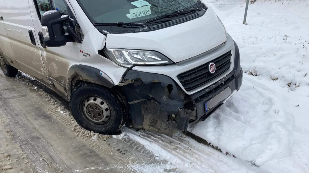 Kłodzko. Na skrzyżowaniu ulic Letniej i Łąkowej doszło do kolizji dwóch aut - Zdjęcie główne