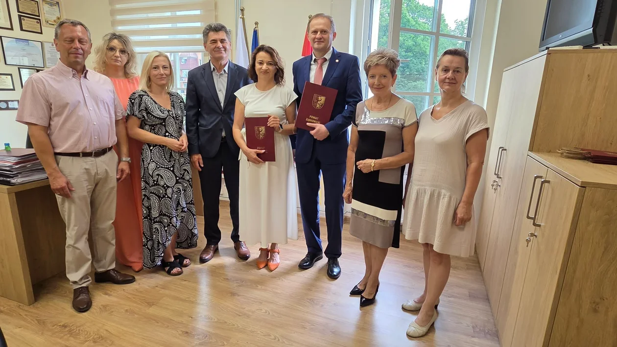 ZĄBKOWICE ŚLĄSKIE. Wybrano dyrektorów dwóch placówek oświatowych prowadzonych przez powiat - Zdjęcie główne