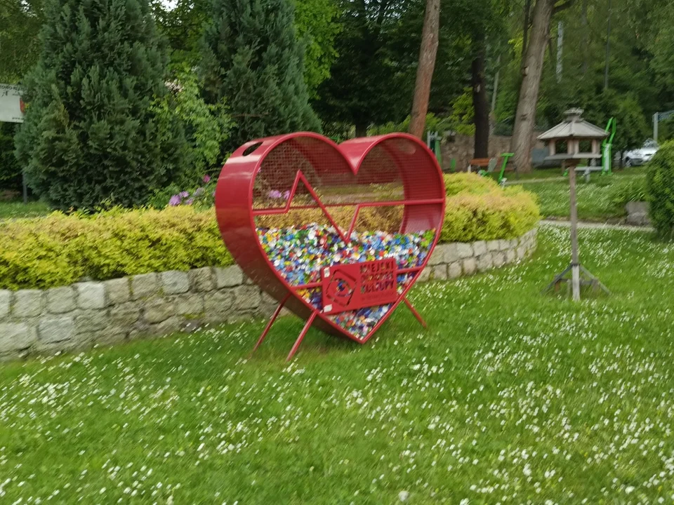 Nowa Ruda. Koniec ze zbiórką plastikowych nakrętek na cele charytatywne i w ramach konkursu?