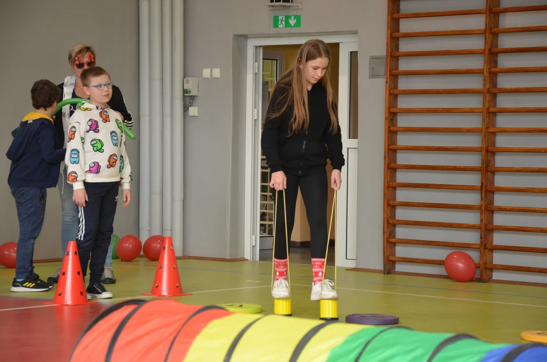 Dzieci w ramach Mikołajek na sportowo spędziły czas aktywnie i z uśmiechem