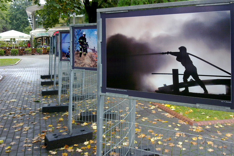 Strażacy na fotografii - Zdjęcie główne