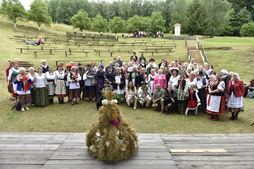 Katarzynki ze Ścinawki Górnej zwyciężyły w prezentacjach zespołów ludowych - Zdjęcie główne