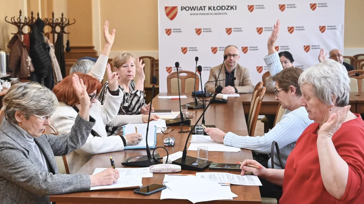 Sesja Rady Seniorów Powiatu Kłodzkiego [zdjęcia]