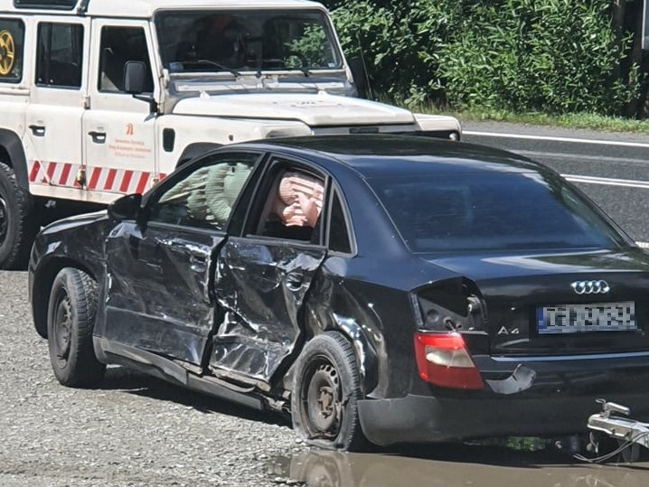 Szczytna: Wpadł w poślizg i uderzył w Audi - Zdjęcie główne