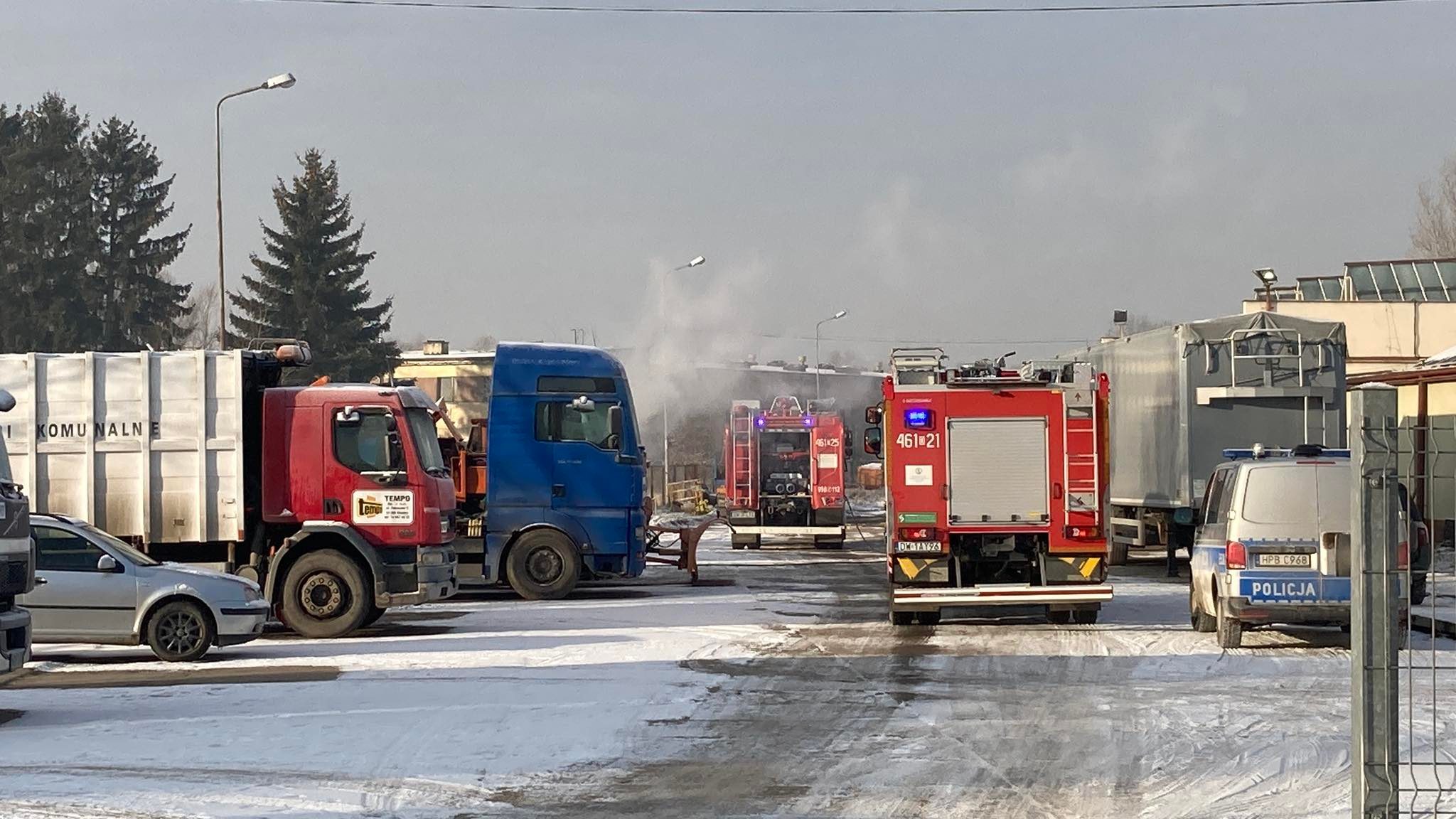 Kłodzko. Pożar ciężarówki na terenie zakładów TEMPO - przesuń w prawo i zobacz zdjęcia