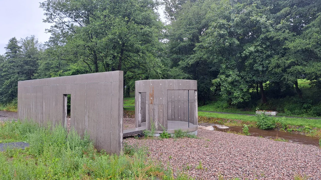 Burmistrz Stronia Śląskiego pyta o pomysł na zagospodarowanie “kapliczki”. Kąśliwe komentarze mieszkańców - Zdjęcie główne