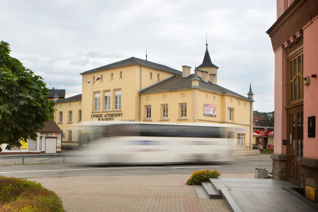 PKS Kłodzko. Bilet miesięczny kupisz teraz taniej - Zdjęcie główne