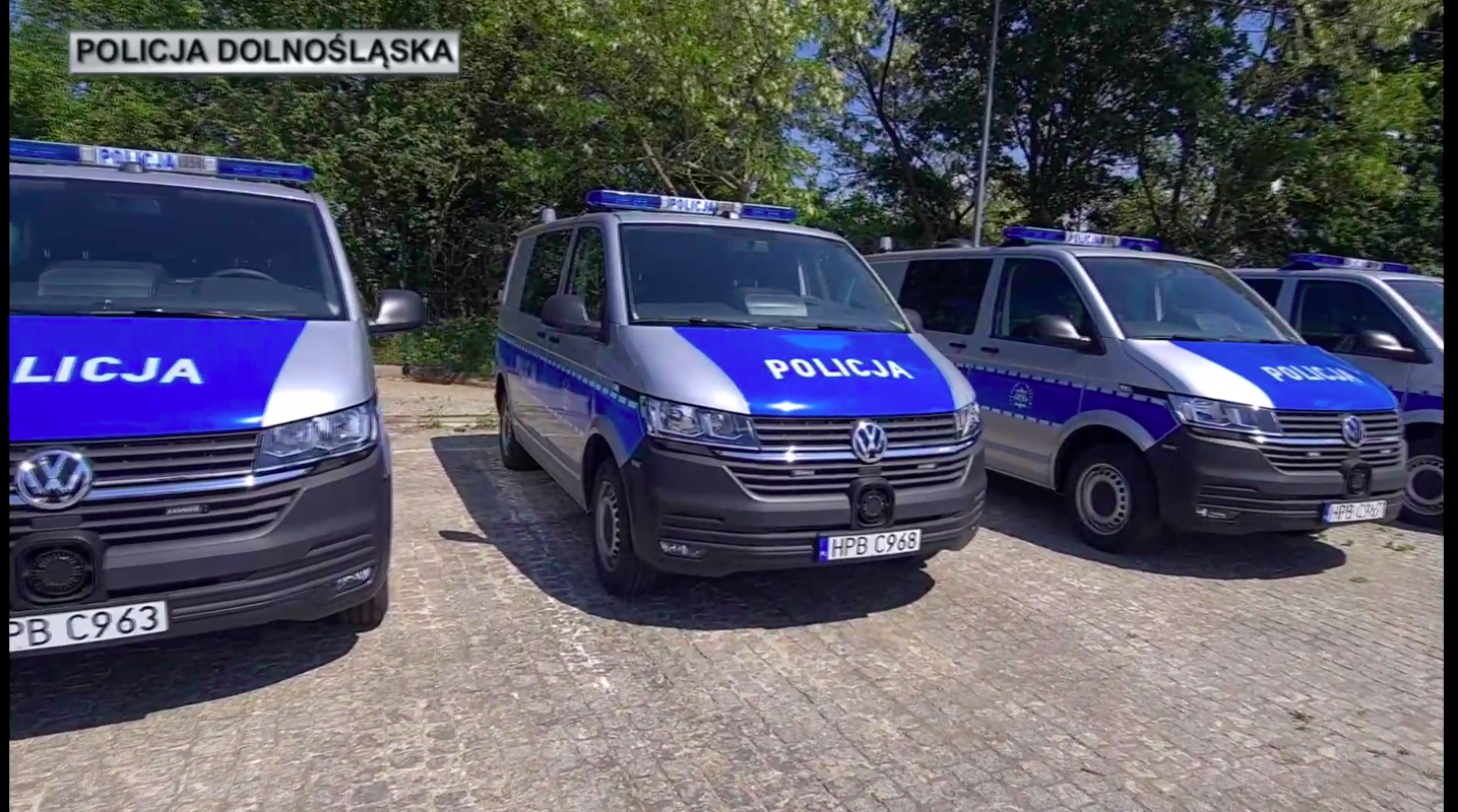 Powiat Kłodzki. Oznakowany radiowóz trafi do naszych policjantów - Zdjęcie główne