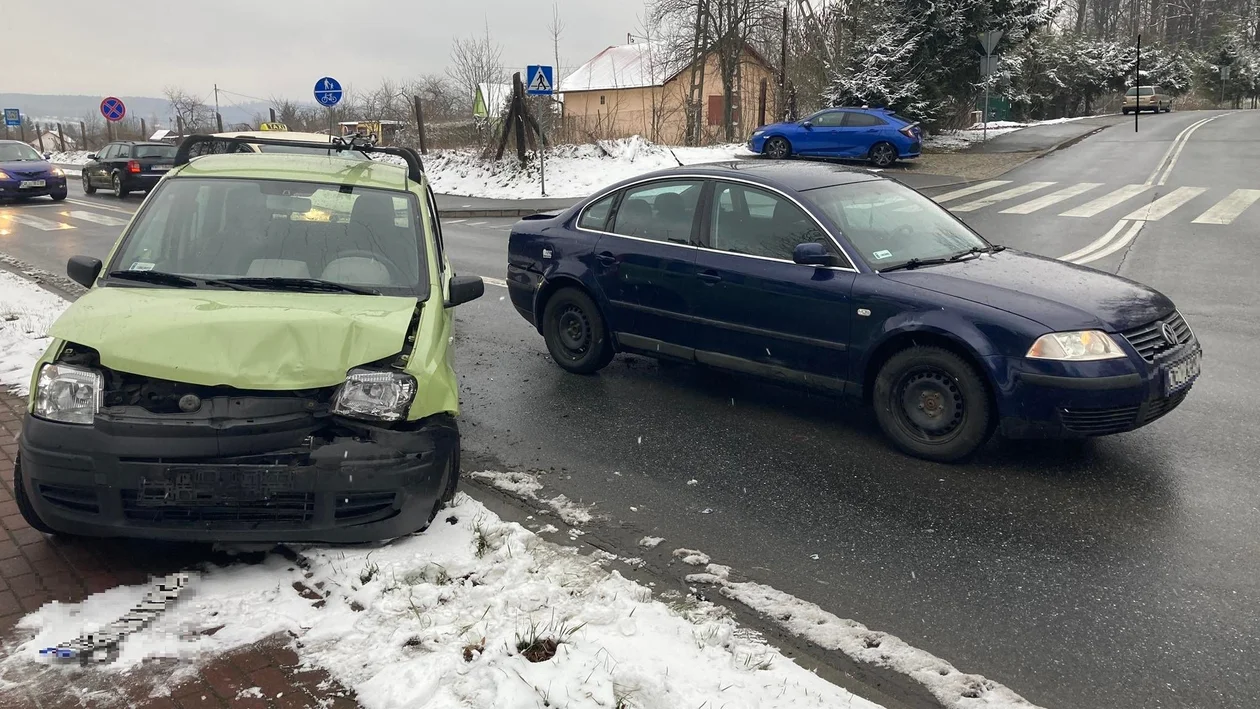 Kolizja na skrzyżowaniu ulic Noworudzkiej i Nowy Świat