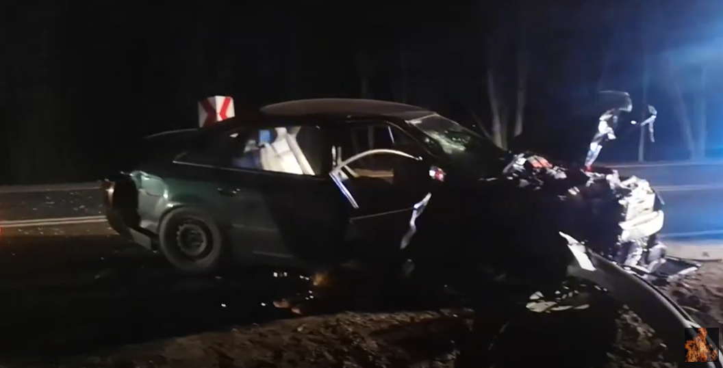 W wypadku poszkodowane są 2 osoby. Trafiły do szpitala