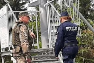 Powiat kłodzki. Policjanci ze strażnikami leśnymi kontrolują lasy - Zdjęcie główne