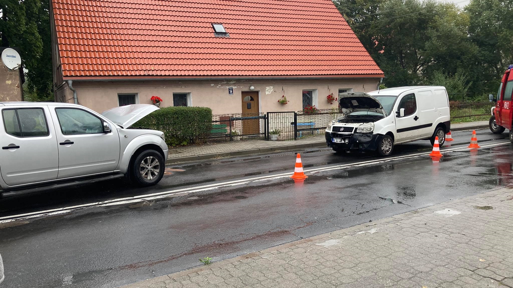 Ołdrzychowice Kłodzkie: Zderzenie trzech aut - przesuń w prawo i zobacz zdjecia