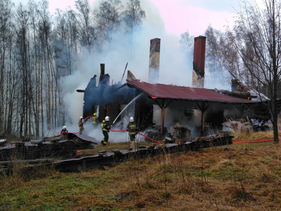 Kąty Bystrzyckie. Tragiczny pożar - nie żyje jedna osoba [aktualizacja] - Zdjęcie główne