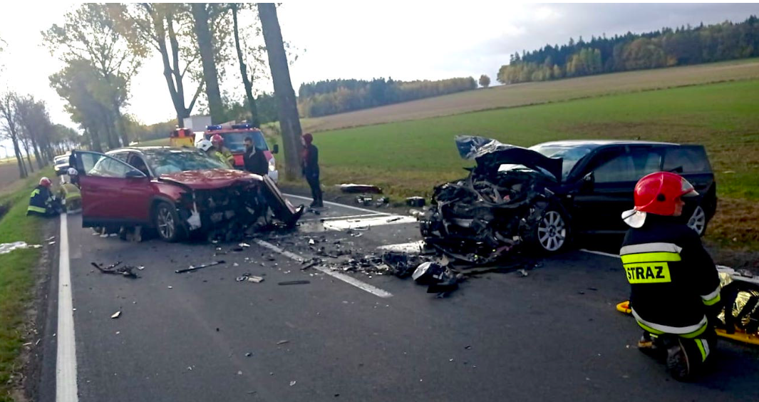 Czołowe zderzenie za Wilkanowem. Są ranni - Zdjęcie główne