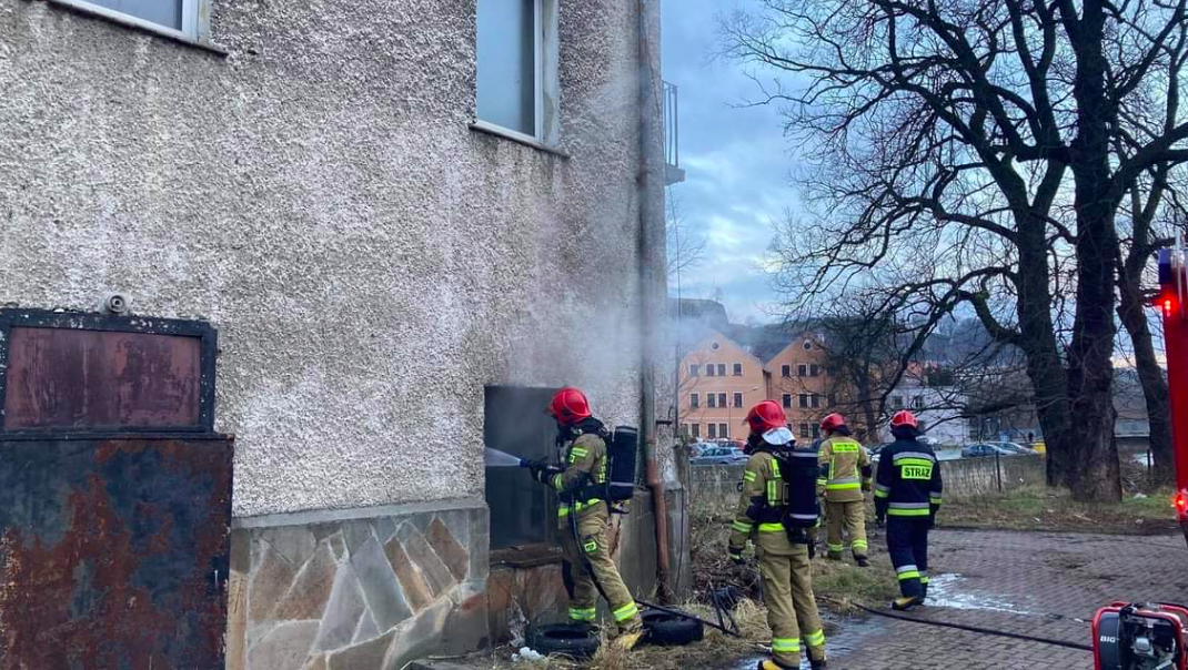 Kłodzko. Paliło się w byłym hotelu - Zdjęcie główne