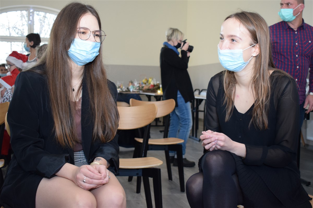 Gmina Kłodzko. Stypendia im. Grzegorza Ciechowskiego rozdane - przesuń w prawo i zobacz zdjęcia