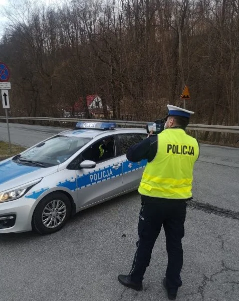 Powiat kłodzki. Policjanci zatrzymali 11 dowodów rejestracyjnych - Zdjęcie główne